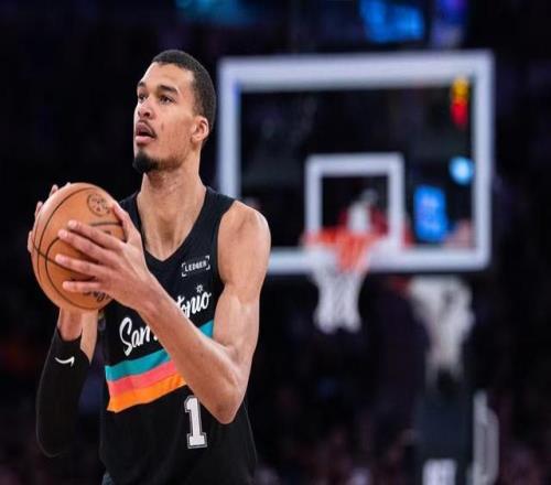 烏度卡指揮,泰特變換防,守自如,皇冠体育app下载,皇冠体育官网,澳门皇冠体育,bet皇冠体育在线